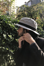 Cargar imagen en el visor de la galería, Casco de Sombrero de Sol